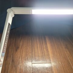 アイリスオーヤマ　ライトスタンド　調光5段階　Qiワイヤレス充電の画像