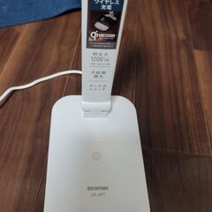 アイリスオーヤマ　ライトスタンド　調光5段階　Qiワイヤレス充電の画像