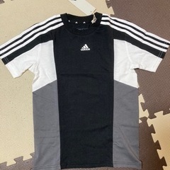 新品タグ付✨adidas✨キッズ140サイズ✨男女兼用✨半袖Tシャツ