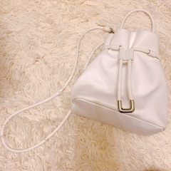 ZARA ミニ　シティ　バッグ　ホワイトの画像