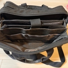TUMI ビジネスショルダーバッグの画像
