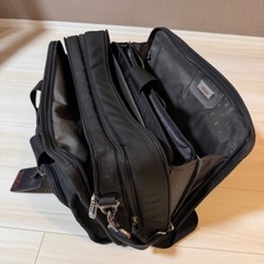 TUMI ビジネスショルダーバッグの画像