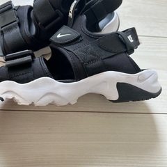 NIKE キャニオン サンダル レディース 子供の画像