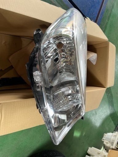 ヴィッツ右ヘッドライトユニット