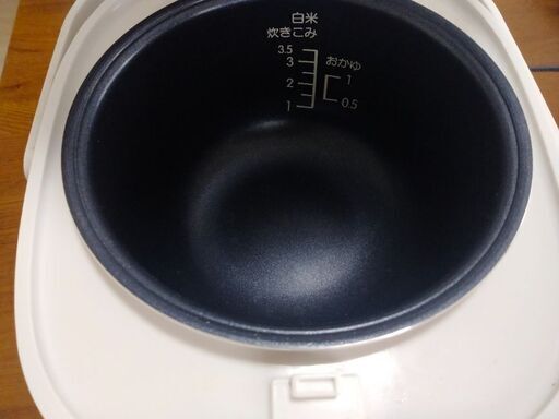 炊飯器 3合炊き 3回ほど使用 比較的綺麗な状態のまま