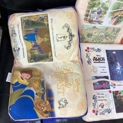 ディズニー　ブック型クッションの画像