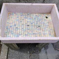 レトロ　モザイクタイル　流し台　外水道　ガーデンシンク