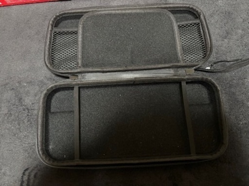 任天堂　Switch本体　収納ケース付き