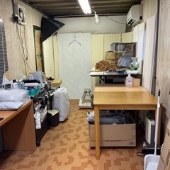生活雑貨やカバン、家電などの商品の画像を撮影して棚に梱包して整理するお仕事ですの画像