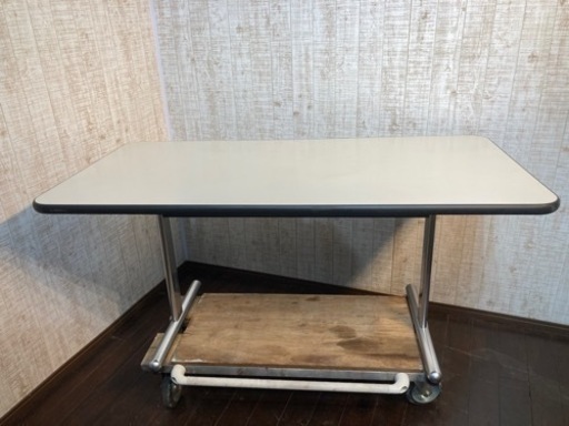 事務用テーブル　 オフィス用家具 机　ホワイト　大きい