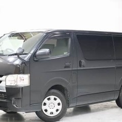 お待たせいたしました、ハイエースの登場です。