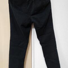 黒ズボンの画像