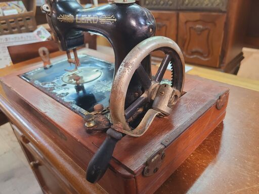 【愛品館 市原店】】✔店頭取引限定✔動作未確認 LEAD手回しミシン置物