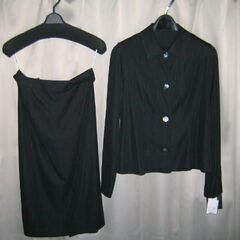 新品　高級スーツ　９号　と　おまけの画像