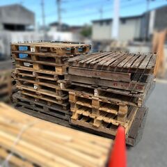 土日引き取り対応可　木製平パレット　無料の画像