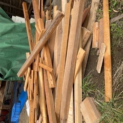 解体材　端材　木切れ　焚き火材の画像
