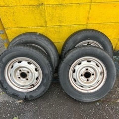 軽貨物運送ドライバー様 パンクしたタイヤ出張修理致します。