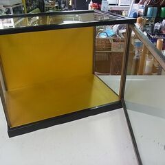 セール中につき、通常特価2,178円より半額の1,089円!　和風ガラスケース　飾棚　鑑賞　装飾ケース　ガラスショーケース　金の画像