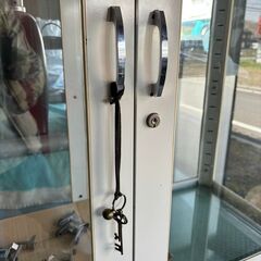 アンティーク ヴィンテージ ケビント 医療用棚 収納 レトロ シャビー 実用 大豊 スチール製 鍵付きの画像