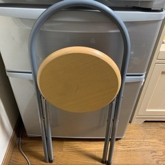 折り畳み椅子の画像