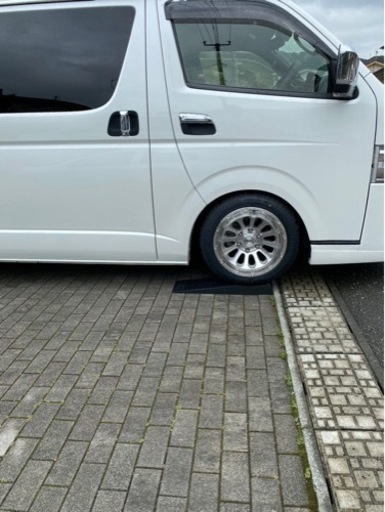 車のパーツ タイヤ、ホイール