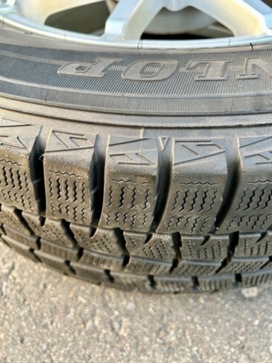 スタッドレスタイヤ雪道冬用 ダンロップ エルグランド 215/65R16 980車のパーツ ゴムタイヤとホイール ４本セット
