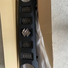 ジムニーシエラ　フロントグリル新品の画像