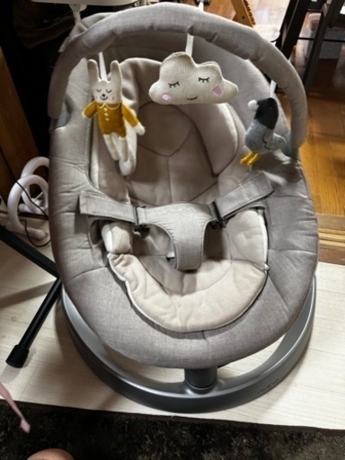 ベビーバウンサー　
LEAF grow with toybar