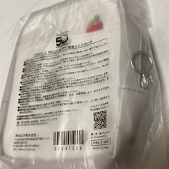 「ORBIS×ハローキティ 縦型メイクポーチ」の画像