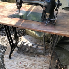 足踏み式アンティークミシン　の画像