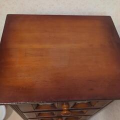 アンティーク調キャビネットの画像