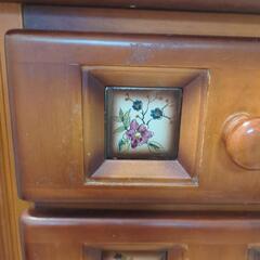 アンティーク調キャビネットの画像