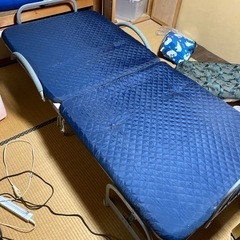 折りたたみベッドの画像