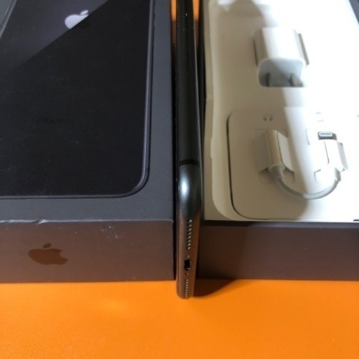 全品値引き　iPhone 8plus 64GB GLAY