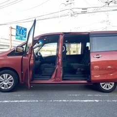 H27年式極上車‼️ガソリン代 節約☆ミニバン ハイブリッド入りました‼️月々1.3万円〜分割払い可❗️車検2年付き！大人気☆ニッサン セレナハイウェイスター☆クルーズコントロール搭載☆8人乗り☆SDナビ付き☆TV見れます☆バックカメラ付き☆両側スライドドア☆ドラレコ付きのフル装備☆車内広々三列シート‼️の画像