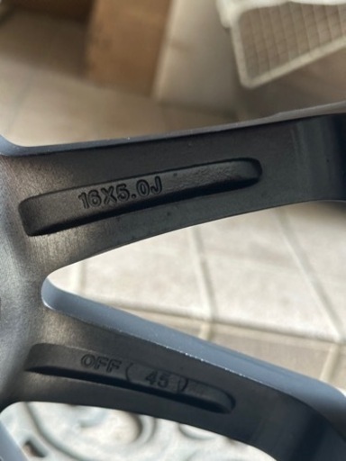 車のパーツ タイヤ、ホイール