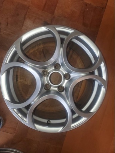 車のパーツ タイヤ、ホイール