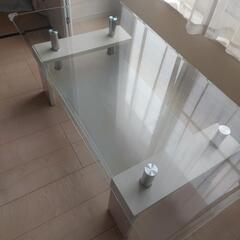 ガラステーブルの画像