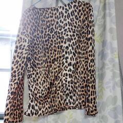 ヒョウ柄シャツの画像