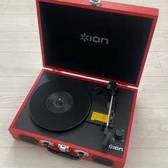 ジャンク品　ion トランク型　レコードプレーヤー　赤
