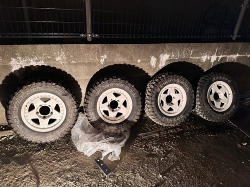 車のパーツ タイヤ、ホイール