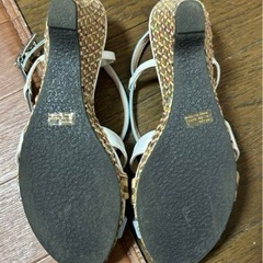 パンプス　サンダルの画像