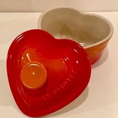 LE CREUSET ル・クルーゼ プチラムカンダムール ミニココット レトロ  食器 ハート 保温 保冷 ウッドスタイル 耐熱 ガラス ボトル ノベルティ 記念品の画像