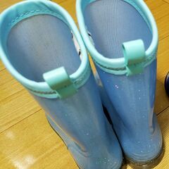 子供用長靴22cm中古　水色ラメ入り柄の画像