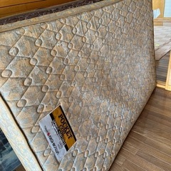 ☆無料☆セミダブルベッド　マットのみ