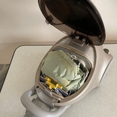 掃除機 キャニスター 2010年製 の画像