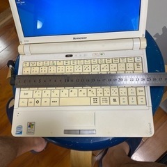 lenovo 小型ノートパソコンの画像