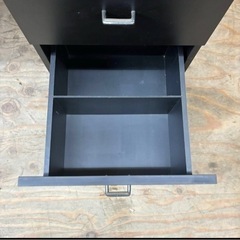 k0426603 Victor ビクター デスク ブラック 机 ワークデスク 書斎机 事務机 書斎 学習机 勉強 仕事 テーブル 傷あり 鍵なし 中古品の画像