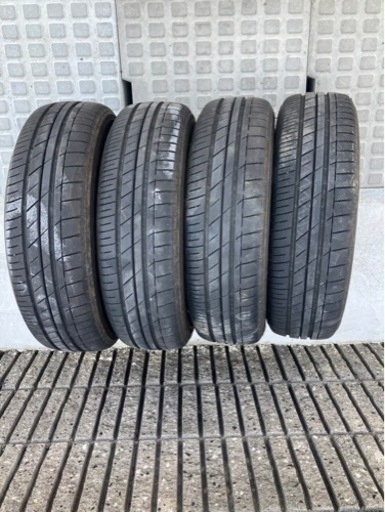 車のパーツ タイヤ、ホイール