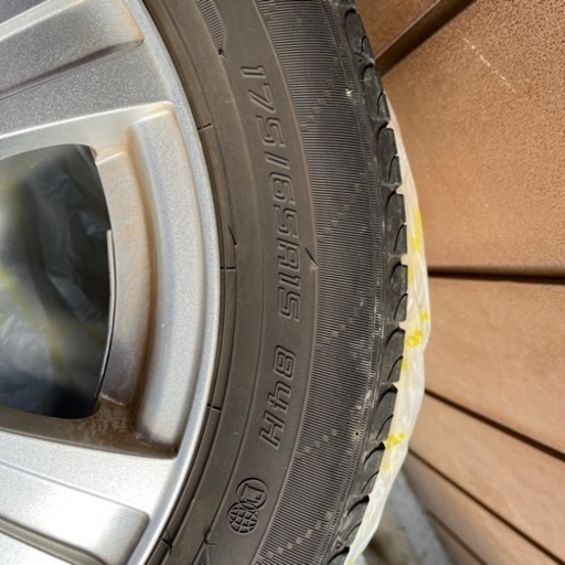 車のパーツ タイヤ、ホイール